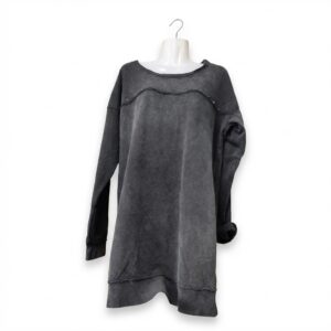 VESTIDO GRIS CON DETALLES DE TACHUELA